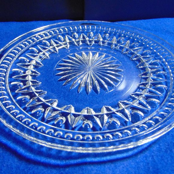 Vintage Glass Plate for Desserts, Salads, Lunch, 8.5 inches wide - Picture 3 of 3